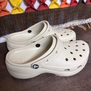 Crocs Classic Platform Clogs- Women’s Size 8 in Color Bone